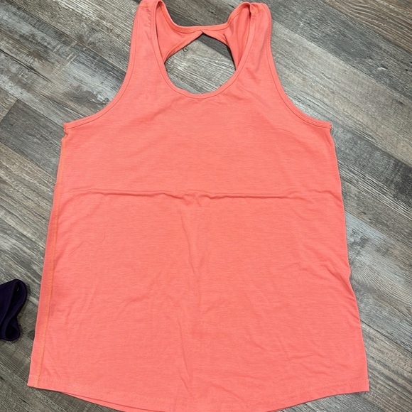 Lot of 3 women’s size L workout tanks by Ziya Activewear - Picture 3 of 9